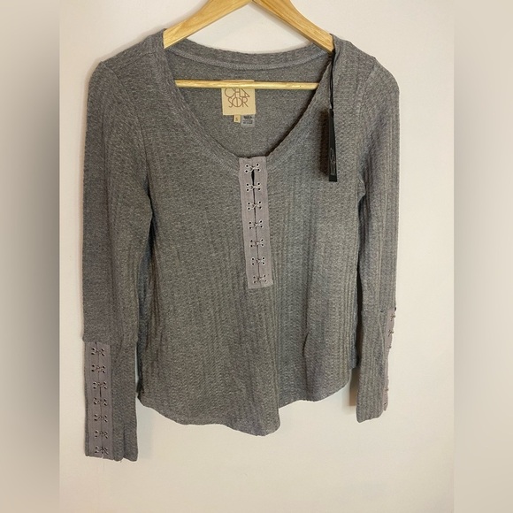 NWT Chaser Hook Front and Sleeve Thermal - Picture 1 of 8